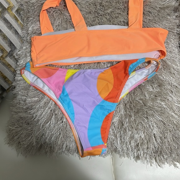 Bikini - Picture 3 of 3